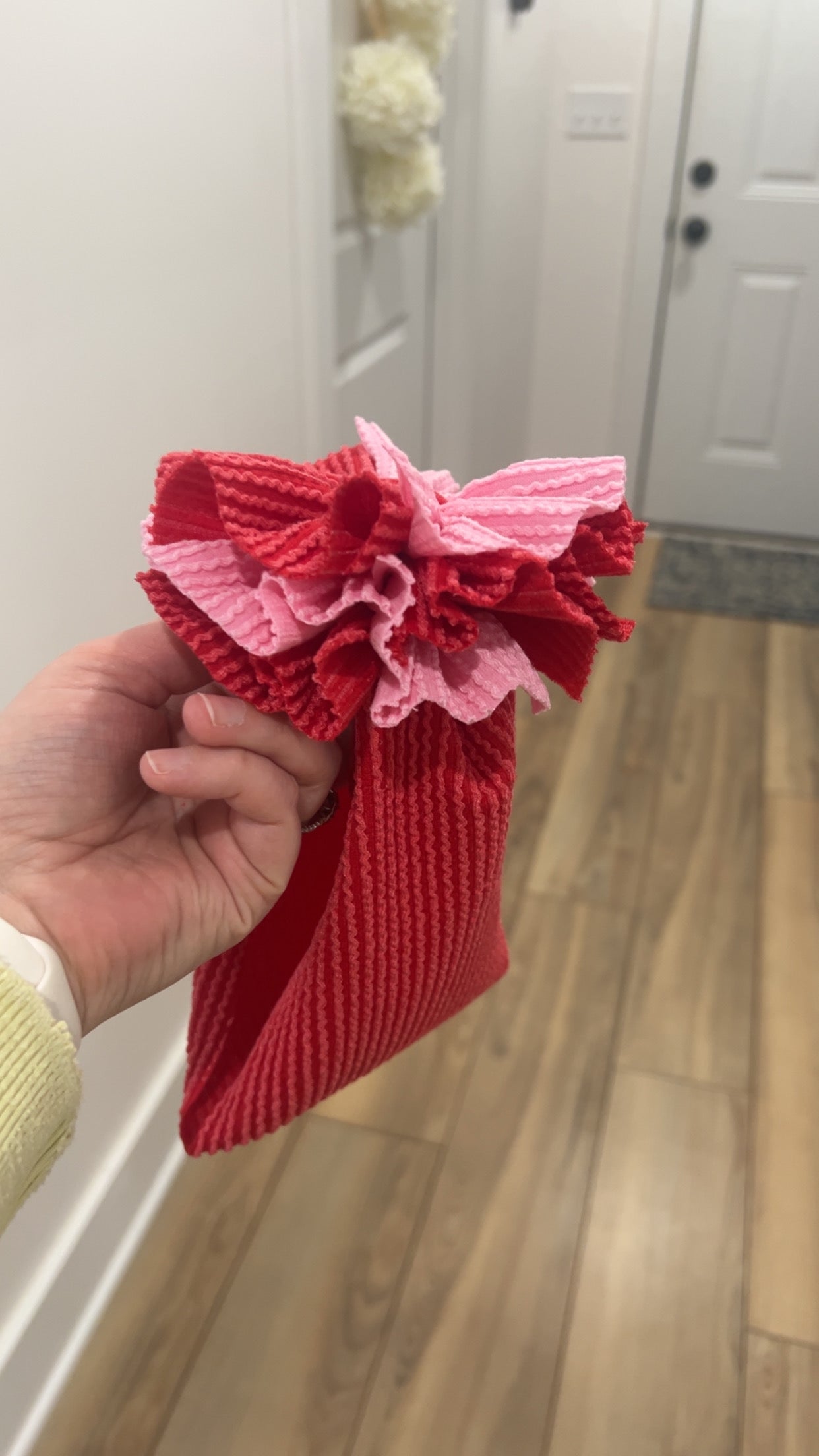 Ribbed Shredded Bow