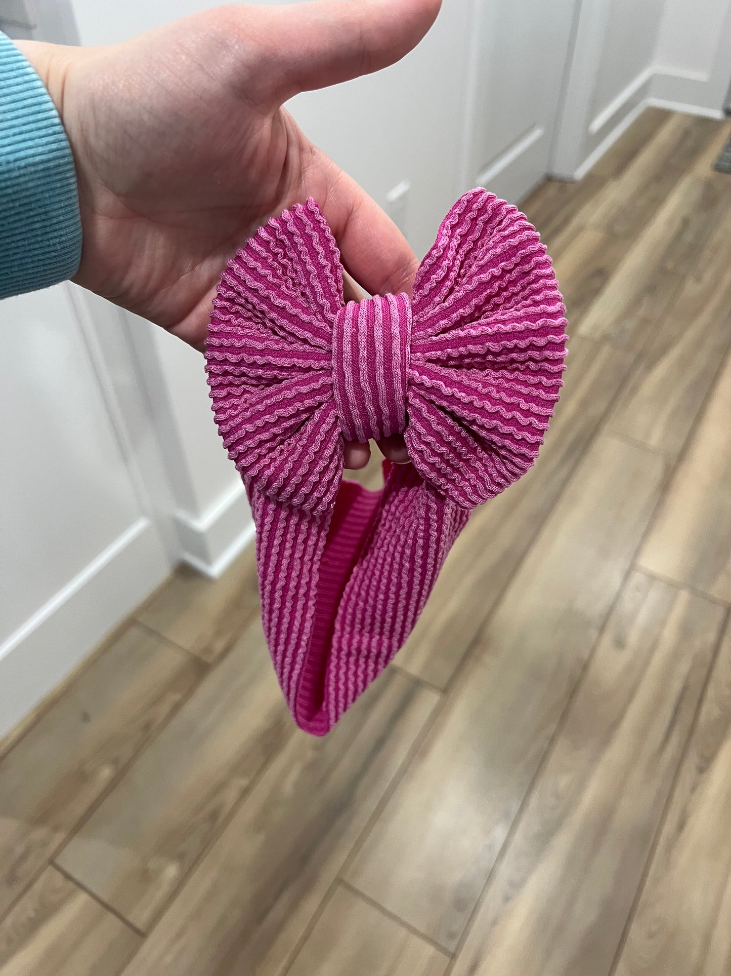 Ribbed Classic Bow